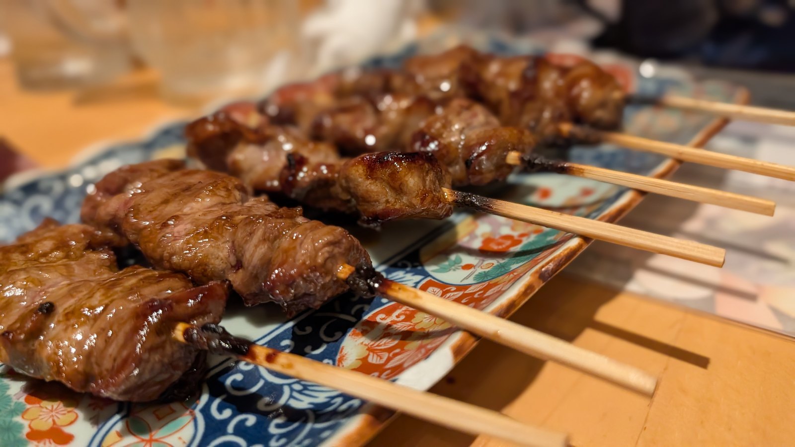 タレで焼き上げた焼きとんの串